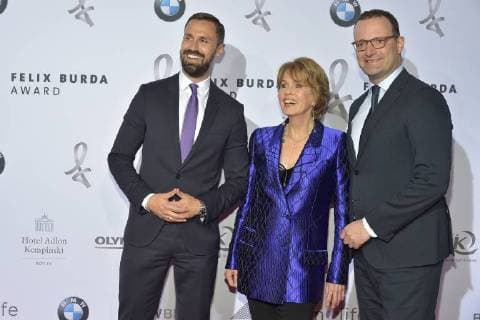 Daniel Funke, Christa Maar, Jens Spahn Ankunft zur Preisverleihung und Ehrung des 15. Felix Burda Award im Hotel Adlon Kempinski in Berlin am 13.05.2018