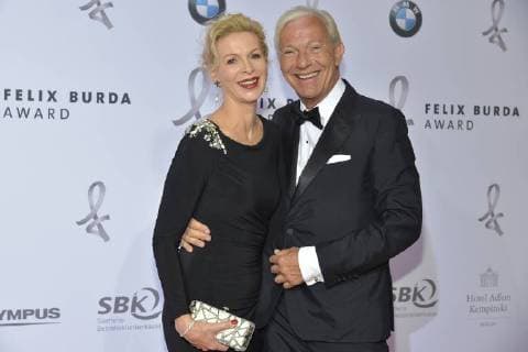 Grit Weiss, Prof. Jo Groebel Ankunft zur Preisverleihung und Ehrung des 15. Felix Burda Award im Hotel Adlon Kempinski in Berlin am 13.05.2018