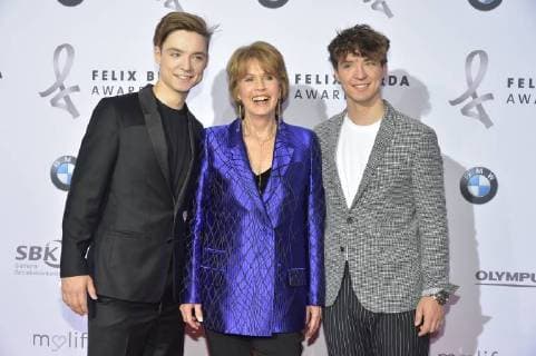 Heiko Lochmann, Christa Maar, Roman Lochmann, die Lochis Ankunft zur Preisverleihung und Ehrung des 15. Felix Burda Award im Hotel Adlon Kempinski in Berlin am 13.05.2018