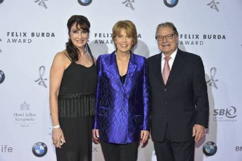 Christa Maar mit Partner Eckhard Alt Direktorin Felix Burda Stiftung, German-Canadian Opern Singer Anna Maria Kaufmann Ankunft zur Preisverleihung und Ehrung des 15. Felix Burda Award im Hotel Adlon Kempinski in Berlin am 13.05.2018
