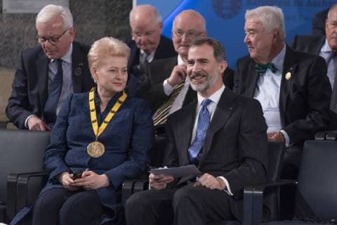 Dr französische Staatspräsident Emmanuel Macron ist mit dem Internationalen Karlspreis zu Aachen ausgezeichnet worden. Im Kreise von Staats- und Regierungschefs und ehemalige Karlspreisträger wurde im Krönungssaal in Aachen der französische Staatspräsident geeehrt. Foto Dalia Grybauskaite Litauen, König FelipeVI. Spanien Aachen Krönungssaal NRW Deutschland