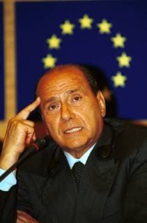 Der italienische Ministerpräsident Silvio Berlusconi gibt am Mittwoch (2.7.2003) im Europäischen Parlament in Straßburg eine Pressekonferenz anläßlich seines Amtsantrittes als EU-Ratsvorsitzender. Bei seiner Rede vor dem Parlament zuvor sorgte Berlusconi für eine Eklat als er einen deutschen Abgeordneten nach dessen Kritk verbal attackierte. *** Italian Prime Minister Silvio Berlusconi gives a press conference on Wednesday 2 July 2003 in the European Parliament in Strasbourg on the occasion of his assumption of office as EU Council President In his speech to the parliament before Berlusconi caused a scandal when he verbally attacked a German member of parliament under his criticism