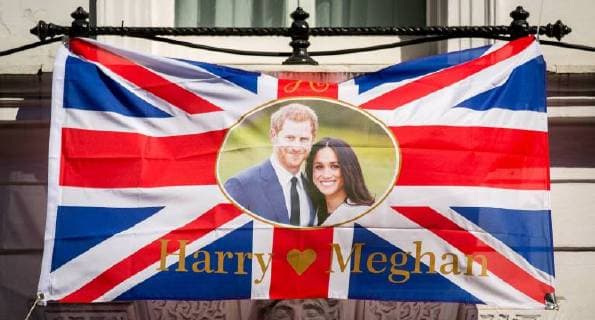 Themen der Woche KW20 Shop windows and homes displaying flags & cutouts of Harry & Meghan as Windsor prepares for Royal wedding of Prince Harry & Meghan Markle images taken in and around the Town Centre & Windsor Castle, Windsor, England on 15 May 2018. Copyright: xAndyxRowlandx PMI-2033