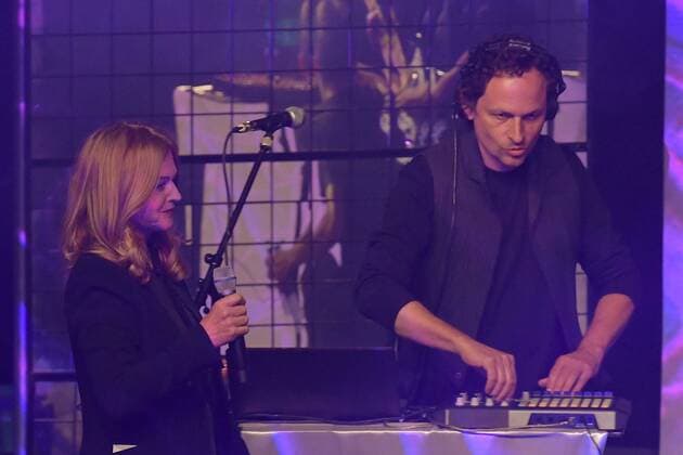 Inga Humpe und Band 2Raumwohnung Liveauftritt 30 Jahre Fred Jay Preisverleihung in Berlin in der Columbiahalle am 15.05.2018