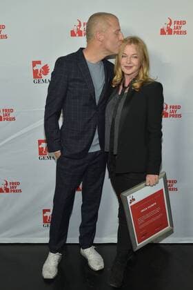 Inga Humpe ( Fred Jay Preistraeger 2018), Benjamin von Stuttrad Barre, Laudator 30 Jahre Fred Jay Preisverleihung in Berlin in der Columbiahalle am 15.05.2018