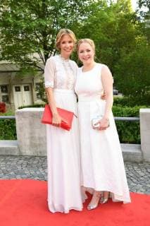 Bayerischer Fernsehpreis Nina Gnädig und Jasmin Schwiers Bayerische Fernsehpreis Preis, Ehrung, Auszeichnung Prinzregententheater München München 18. Mai 2018