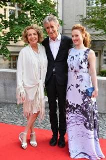 Michaela MAY (Schauspielerin) mit Ehemann Berns SCHADEWALD und Tochter Lilian. Roter Teppich,Red Carpet,Bayerischer Fernsehpreis 2018 am 18.05.2018.
