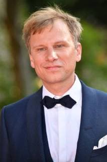 Robert STADLOBER (Schauspieler), Einzelbild,angeschnittenes Einzelmotiv,Portraet,Portrait,Porträt. Roter Teppich,Red Carpet,Bayerischer Fernsehpreis 2018 am 18.05.2018.