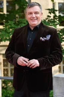 Hape KERKELING (Entertainer), Einzelbild,angeschnittenes Einzelmotiv,Halbfigur,halbe Figur. Roter Teppich,Red Carpet,Bayerischer Fernsehpreis 2018 am 18.05.2018.