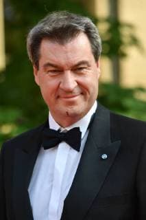 Markus SOEDER (Ministerpraesident Bayern) im Smoking, Einzelbild,angeschnittenes Einzelmotiv,Portraet,Portrait,Porträt. Roter Teppich,Red Carpet,Bayerischer Fernsehpreis 2018 am 18.05.2018.