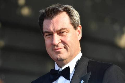 Entertainment Bilder des Tages Markus SOEDER (Ministerpraesident Bayern) im Smoking, Einzelbild,angeschnittenes Einzelmotiv,Portraet,Portrait,Porträt. Roter Teppich,Red Carpet,Bayerischer Fernsehpreis 2018 am 18.05.2018.