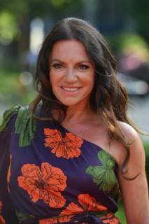 Christine NEUBAUER (Schauspielerin), Einzelbild,angeschnittenes Einzelmotiv,Portraet,Portrait,Porträt. Roter Teppich,Red Carpet,Bayerischer Fernsehpreis 2018 am 18.05.2018.