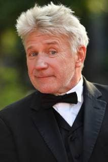 Joerg SCHUETTAUF (Schauspieler), Einzelbild,angeschnittenes Einzelmotiv,Portraet,Portrait,Porträt. Roter Teppich,Red Carpet,Bayerischer Fernsehpreis 2018 am 18.05.2018.