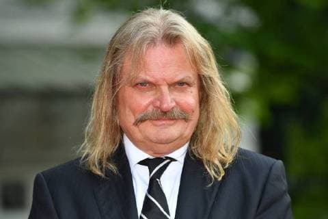 Leslie MANDOKI (Musiker,Komponist), Einzelbild,angeschnittenes Einzelmotiv,Portraet,Portrait,Porträt. Roter Teppich,Red Carpet,Bayerischer Fernsehpreis 2018 am 18.05.2018.