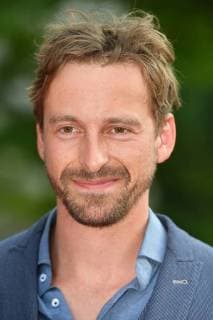 Ben (Benedikt) BLASKOVIC (Schauspieler) Einzelbild,angeschnittenes Einzelmotiv,Portraet,Portrait,Porträt. Roter Teppich,Red Carpet,Bayerischer Fernsehpreis 2018 am 18.05.2018.
