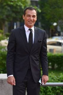 Erol SANDER (Schauspieler), Einzelbild,angeschnittenes Einzelmotiv,Halbfigur,halbe Figur. Roter Teppich,Red Carpet,Bayerischer Fernsehpreis 2018 am 18.05.2018.