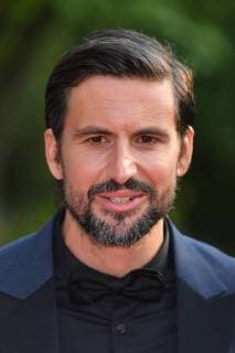 Tom BECK (Schauspieler), Einzelbild,angeschnittenes Einzelmotiv,Portraet,Portrait,Porträt. Roter Teppich,Red Carpet,Bayerischer Fernsehpreis 2018 am 18.05.2018.