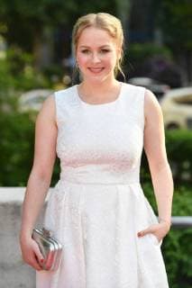 Jasmin SCHWIERS (Schauspielerin) Einzelbild,angeschnittenes Einzelmotiv,Halbfigur,halbe Figur. Roter Teppich,Red Carpet,Bayerischer Fernsehpreis 2018 am 18.05.2018.
