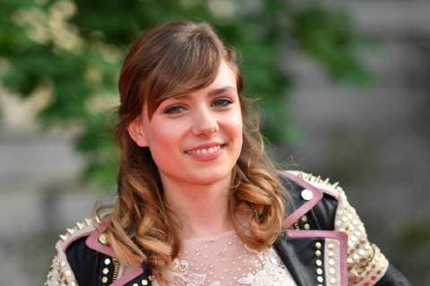 Marie WEGENER (Saengerin,DSDS Gewinnerin) Einzelbild,angeschnittenes Einzelmotiv,Portraet,Portrait,Porträt. Roter Teppich,Red Carpet,Bayerischer Fernsehpreis 2018 am 18.05.2018.