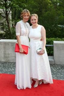 Nina Gnaedig und Jasmin Schwiers, Bayerische Fernsehpreis 2018 im Prinzregententheater in Muenchen am 18.05.2018