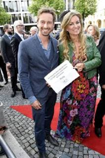 Ben Blaskovic und Begleitung bei der Verleihung des 30. Bayerischen Fernsehpreises 2018 im Prinzregententheater. München, 18.05.2018
