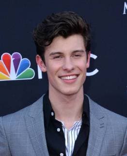 Recording artist Shawn Mendes arrives for the 2018 Billboard Music Awards at MGM Grand Garden Arena on May 20, 2018 in Las Vegas, Nevada.  LAV20180520133 JIMxRUYMEN