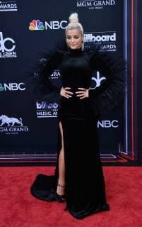 Recording artist Bebe Rexha arrives for the 2018 Billboard Music Awards at MGM Grand Garden Arena on May 20, 2018 in Las Vegas, Nevada.  LAV20180520156 JIMxRUYMEN