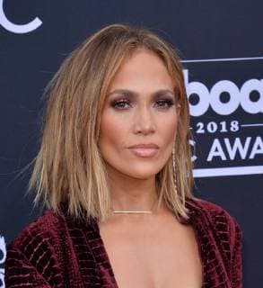 Recording artist Jennifer Lopez arrives for the 2018 Billboard Music Awards at MGM Grand Garden Arena on May 20, 2018 in Las Vegas, Nevada.  LAV20180520251 JIMxRUYMEN