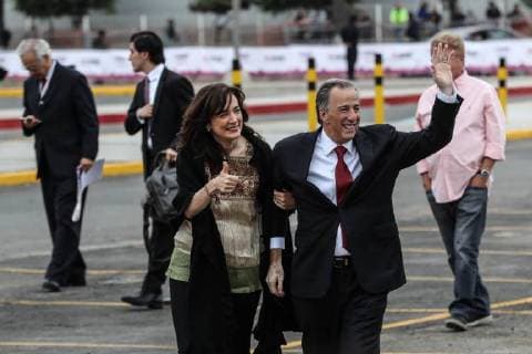 May 20, 2018 - EUM20180520POL07.JPG.TIJUANA, BC., Elecctions Elecciones-Segundo Debate.- Acompanado de su esposa, Jose Antonio Meade, candidato presidencial de la coalicion Todos por Mexico, arriba a las instalaciones de la Universidad Autonoma de Baja California (UABC) este domingo 20 de mayo de 2018 para el segundo debate de los aspirantes a la Presidencia. Foto: Agencia EL UNIVERSAL German Espinosa EVZ  - ZUMAu78_ 20180520_zaf_u78_563 Copyright: xGermanxEluniversalx