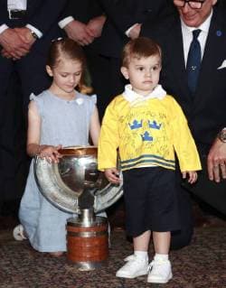 Crown princess Victoria, prince Daniel, princess Estelle, prince Oscar, prince Carl Philip Audience with the Swedish national ice hockey team, Tre Kronor, Royal Palace, Stockholm, 2018-05-21 Estelle de Suede;Oscar Carl Olav de Suede (Victoria de Suede and Daniel Westling s son) Stockholm Sweden  586490