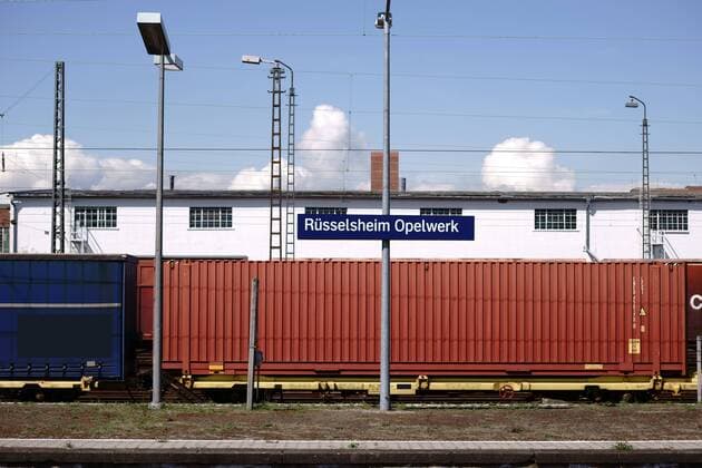 Bahnsteig Rüsselsheim Opelwerk - Platform Ruesselsheim Opel plant