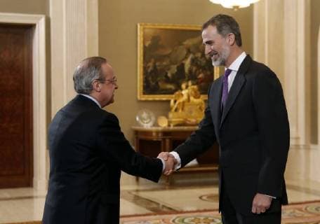 Spain s King Felipe VI (R) greets Real Madrid president, Florentino Perez, during an act held at La Zarzuela palace in Madrid, Spain, 23 May 2018. Real Madrid Basketball team celebrate after his victory against Fenerbahce in the Euroleague Final Four final in Belgrade. Spain s King Felipe VI receives Real Madrid Basketball team !ACHTUNG: NUR REDAKTIONELLE NUTZUNG!  Copyright: xJavierxLizonx GRAF4134 20180523-636626983976899497