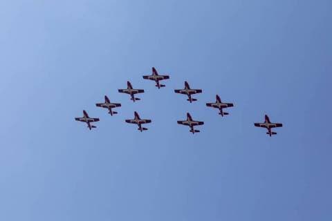 USA-2018-The Royal Canadian Forces Snowbirds airborne acrobatics team flies in formation during a demonstration in Ocean City, Maryland on May 23, 2018. The Royal Canadian Forces Snowbirds airborne acrobatics team  Copyright: xAlexxEdelmanx