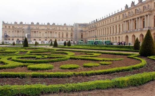 The Chateau of Versailles which was built by King Louis XIV in the 17th ceantury is a big tourist draw in France. It is full of many gardens and grand apartments. Also on the grounds is the home of Queen Marie Antoinette. Versailles France - ZUMAb91_ 20180514_zaf_b91_501 Copyright: xBarryxSweetx