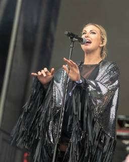 May 25, 2018 - Napa, California, U.S - SARAH BARTHEL of Phantogram during BottleRock Music Festival at Napa Valley Expo in Napa, California Napa U.S. - ZUMAs135 20180525_zap_s135_659 Copyright: xDanielxDeSloverx