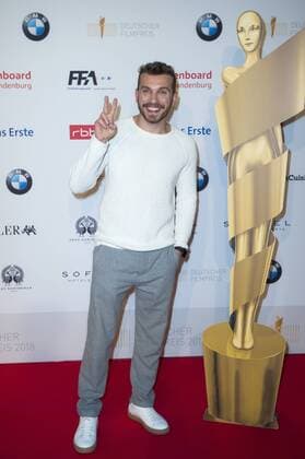 93 DEUTSCHER FILMPREIS 2018 NOMINIERTENABEND , Moderator der Filmpreisgala Edin Hasanovic, Roter Teppich im BMW Haus, Berlin, 07.04.2018 Berlin Deutschland, germany Copyright: xPOP-EYE ChristianxBehringx POPEYE10093274