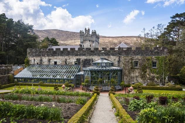 Schlossgarten, Schloss Glenveagh, Glenveagh Nationalpark, Donegal, Irland, Europa *** Castle garden Castle Glenveagh Glenveagh National Park Donegal Ireland Europe Copyright: imageBROKER MichaelxRunkel iblrun04647927.jpg