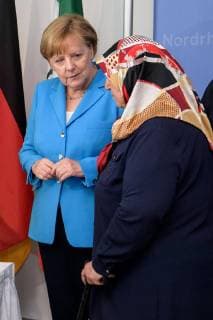 Gedenkfeier anlässlich des 25. Jahrestages des Brandanschlages von Solingen, 29.05.2018 Bundeskanzlerin Dr. Angela Merkel und Mevlüde Genc anlässlich des 25. Jahrestages des Brandanschlags von Solingen am 29.05.2018 in der Staatskanzlei Nordrhein-Westfalen, , Düsseldorf NRW Deutschland Staatskanzlei