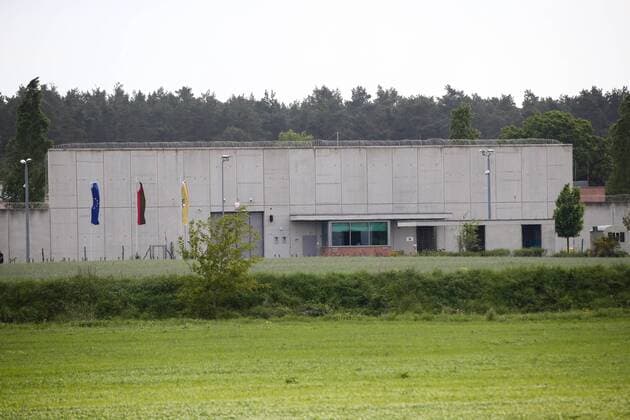 Haupteingang - JVA Justizvollzugsanstalt in Burg Madel - Fotografiert am 09.05.2018 *** Main entrance JVA Prison in Burg Madel Photographed on 09 05 2018