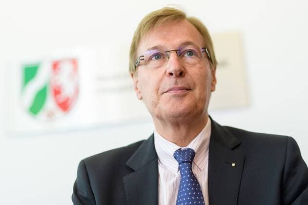 Eröffnung der Zentralstelle Terrorismusverfolgung Nordrhein-Westfalen, 30.05.2018 Minister der Justiz Peter Biesenbach bei der Eröffnung der Zentralstelle Terrorismusverfolgung Nordrhein-Westfalen (ZenTer NRW) - bei der Generalstaatsanwaltschaft Düsseldorf am 30.05.2018, , Düsseldorf NRW Deutschland Generalstaatsanwaltschaft