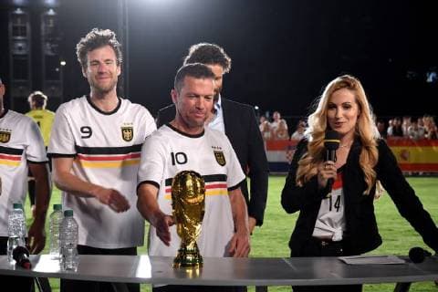 Luke Mockridge, l-r, Lothar Matthäus und Andrea Kaiser spielen am 29.05.2018 in Köln Fussball beim grossen SAT.1 SpielSpiel Luke! Die WM und ich um den Pokal. Zahlreiche Prominente spielen in 2 Mannschaften, die Lukes Team gegen die Viva con Aqua Allstars. - Ausstrahlung am 01.06.2018 in Sat.1