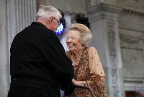 30-05-2018 Amsterdam Princess Beatrix during the award ceremony of the silver carnation ( zilveren anjers) of the Prince Bernard culturefoundation at the royal palace in Amsterdam. The silver carnation is annually awarded to individuals who voluntarily worked for culture and nature conservation.  Copyright: xPPEx