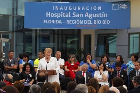 Concepcion 4 de diciembre 2017. La Presidenta de la Republica, Michelle Bachelet, inaugura el Hospital San Agustin de Florida. La acompana la ministra de salud, Carmen Castillo. Dragomir Yankovic Atonchile., Florida Chile Aton_325140 *** Concepcion December 4, 2017 The President of the Republic Michelle Bachelet inaugurates the San Agustin Hospital in Florida She is accompanied by the Minister of Health Carmen Castillo Dragomir Yankovic Atonchile Florida Chile Aton 325140  Copyright: DRAGOMIRxYANKOVIC ATONCHILE