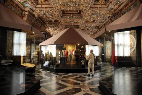 Entertainment Bilder des Tages 31-05-2018 National History Museum with a uniform of Frederik at Frederiksborg Castle in Hillerod, Denmark. On the occasion of Crown Prince, the museum organizes an exhibition in the Knights Hall. The exhibition tells about the Crown Prince s existence and duties. This is evidenced by seeing how the role of prince and follower has been in history earlier. At the exhibition you can follow the life of the Crown Prince with topics such as baby baptism, military service, weddings, personal interests, expeditions and more. The exhibition is being built with large tableauer, where you will be able to relive the Crown Prince couple s engagement and weddings .  Copyright: xxPPE Hildebrandtx