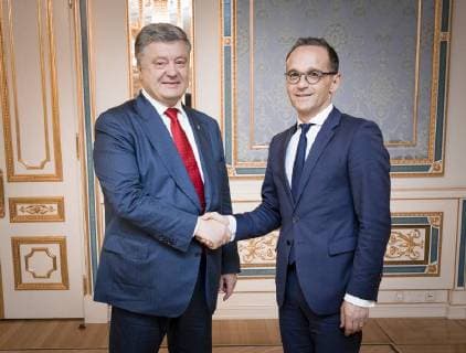 News Bilder des Tages Bundesaussenminister Heiko Maas (R), SPD, trifft den Praesidenten der Ukraine, Petro Poroschenko, in Kiew, 31.05.2018. Kiew Ukraine *** Federal Foreign Minister Heiko Maas R SPD meets the President of Ukraine Petro Poroshenko in Kiev 31 05 2018 Kiev Ukraine Copyright: xXanderxHeinlx