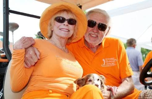 12. Thüringer Charity Open Mühlberg 01.06.2018 , Mühlberg, 12. Thüringer Charity Open im Bild: Elke Sommer, Hund Smiley und Walther Wolf