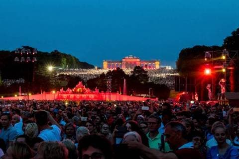Wien 31.05.2018, Schoenbrunn er Schlosspark, Wien, AUT, Sommernachtskonzert der Wiener Philharmoniker, im Bild Zuschauer vor der Gloriette Visitors in front of the Gloriette during the summer night s concert of the Vienna Philharmonic Orchestra at the Schoenbrunn er Schloss Park, Vienna, Austria on 2018 05 31,