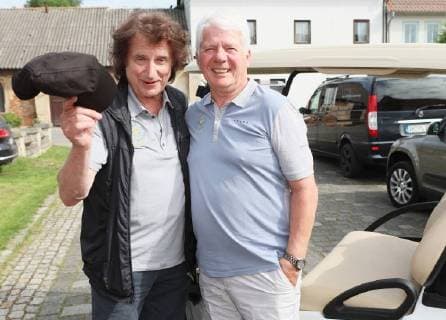 Musikproduzent Thomas Stein während eines Golfturniers in Mühlberg mit Olaf Malolepski von den Flippers
