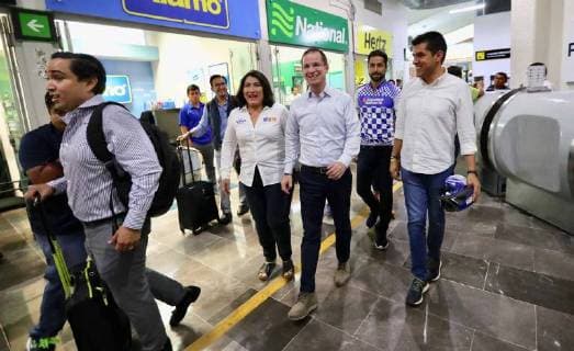 Vor den Wahlen in Mexiko June 1, 2018 - EUM20180601POL18.JPG.CIUDAD DEL CARMEN, Camp., ElectionsElecciones-Anaya.- El candidato a la Presidencia de la Republica de la coalicion Por Mexico al Frente, Ricardo Anaya Cortes, este 1 de junio de 2018, a su llegada al Aeropuerto Internacional de esta ciudad, para realizar sus actividades proselitistas por la entidad. Foto: Agencia EL UNIVERSALAriel OjedaMAR. Copyright: xElxUniversalx