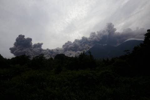 News Themen der Woche KW22 News Bilder des Tages A view of an eruption of the Fuego volcano in Alotenango, Sacatepequez, Guatemala, 03 June 2018. At least six died and 20 were wounded as a result of the violent eruption of the Fuego volcano in Guatemala. Six dead and 20 wounded after eruption of Fuego volcano in Guatemala !ACHTUNG: NUR REDAKTIONELLE NUTZUNG!  Copyright: xEstebanxBibax GUA021 20180604-636636728687146272